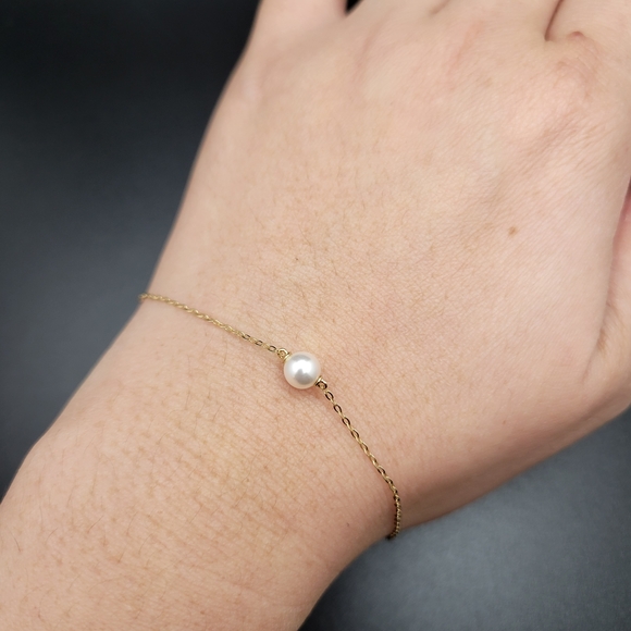 Nafari Jewelry - Classic Gold Dainty Chain Bracelet with Single White Faux Pearl